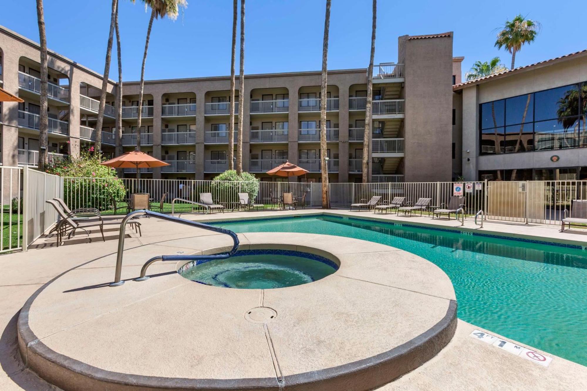 Best Western Plus Scottsdale Thunderbird Suites Ngoại thất bức ảnh