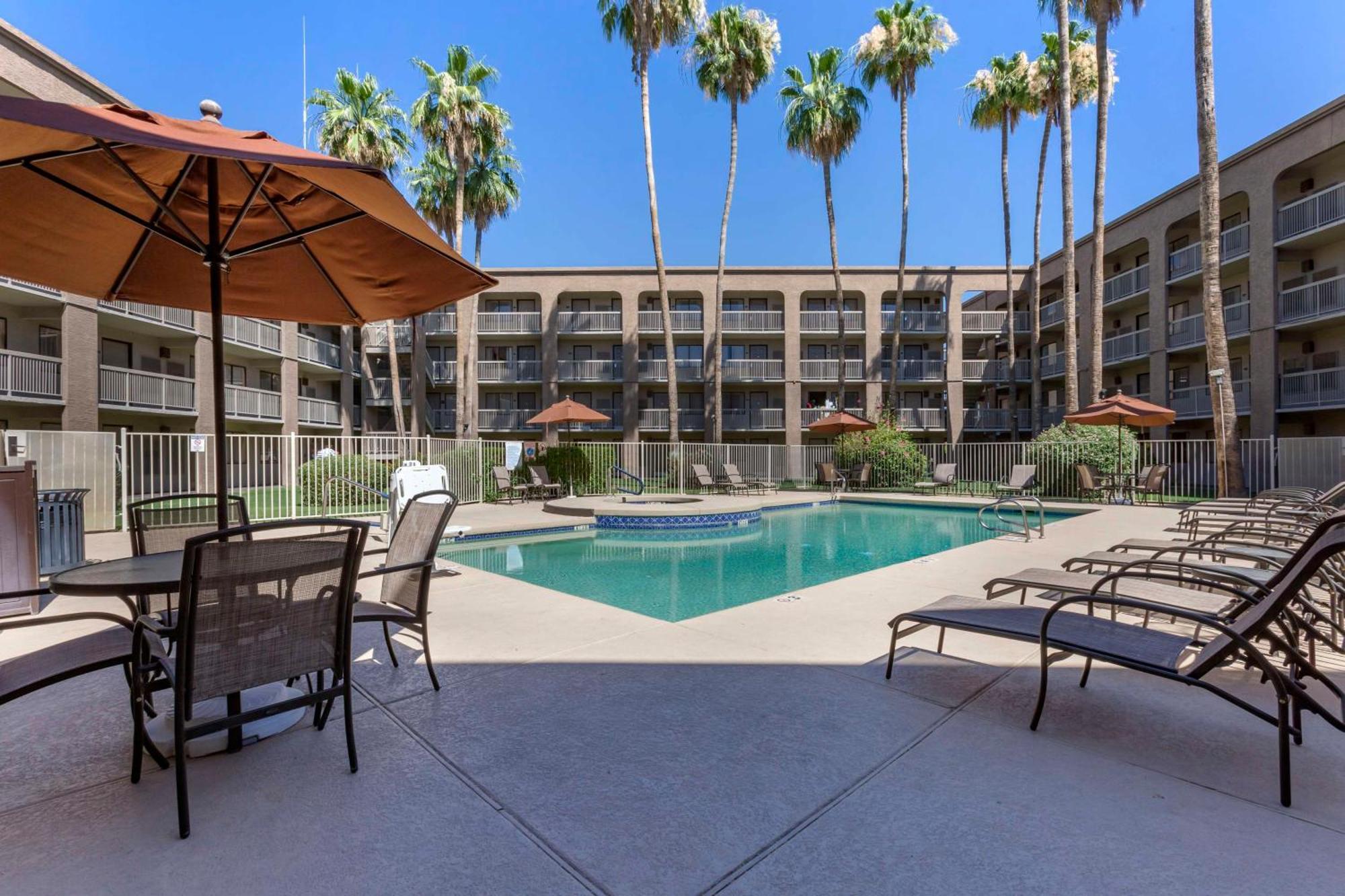 Best Western Plus Scottsdale Thunderbird Suites Ngoại thất bức ảnh