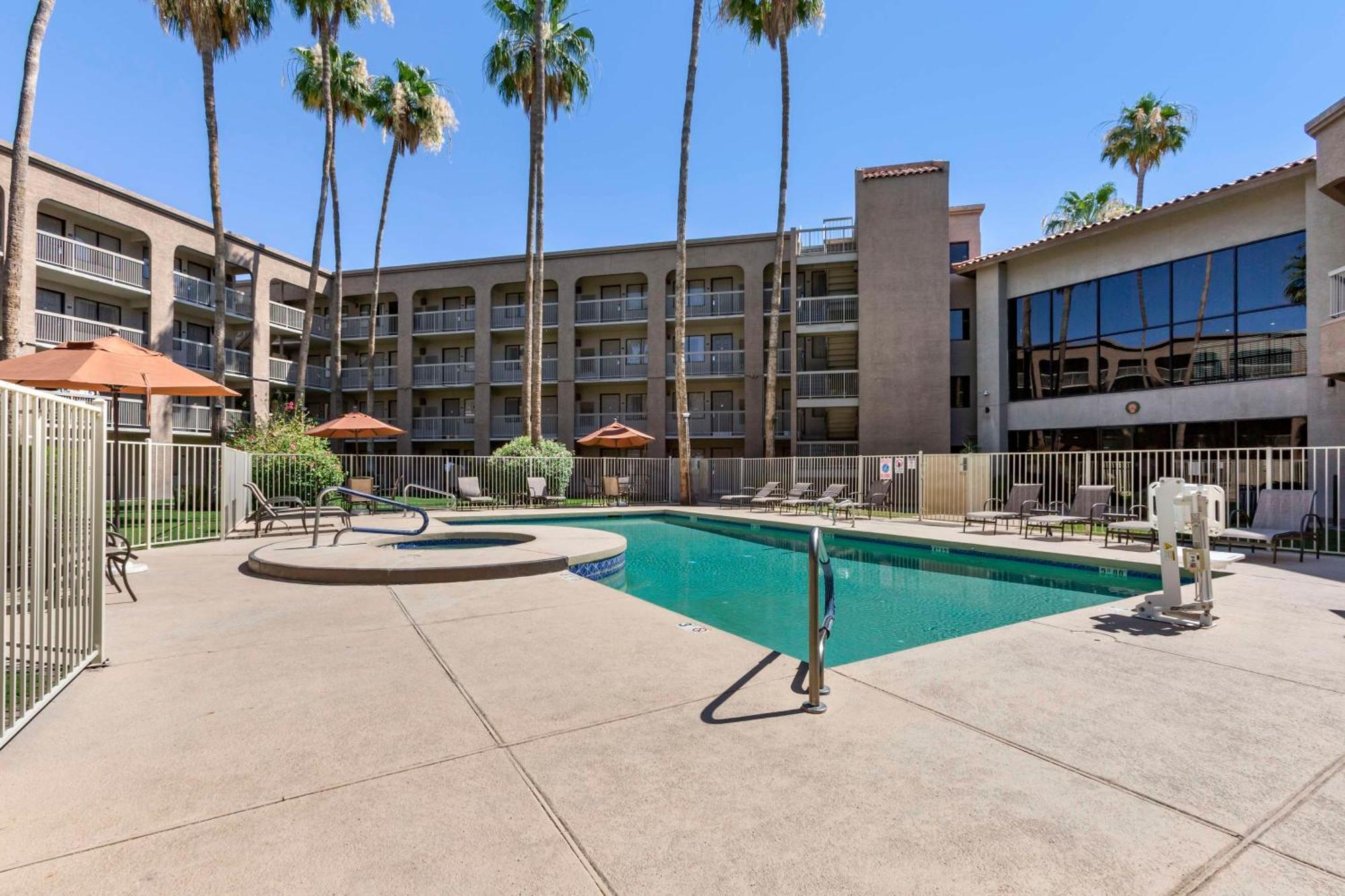 Best Western Plus Scottsdale Thunderbird Suites Ngoại thất bức ảnh