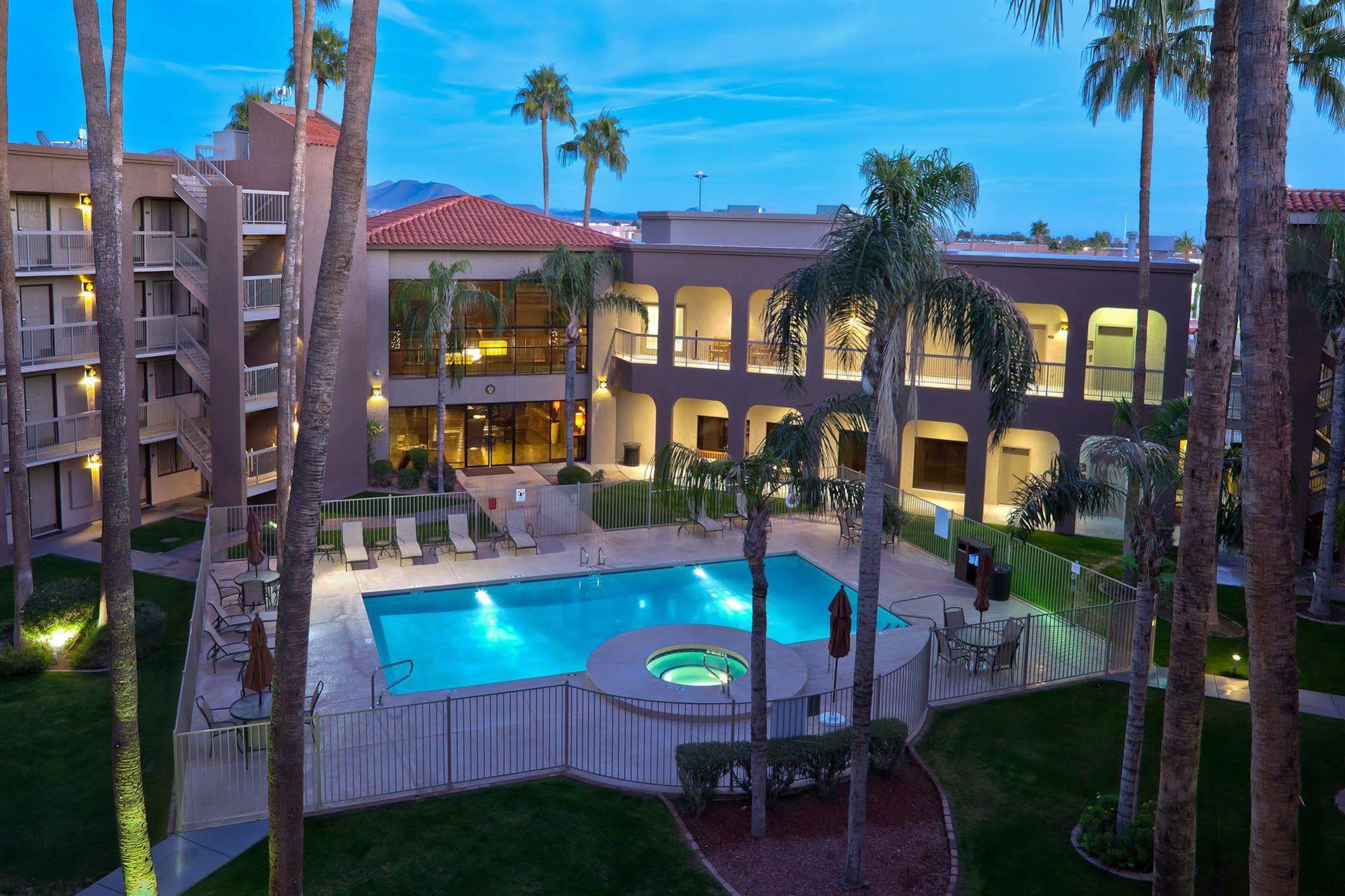 Best Western Plus Scottsdale Thunderbird Suites Ngoại thất bức ảnh